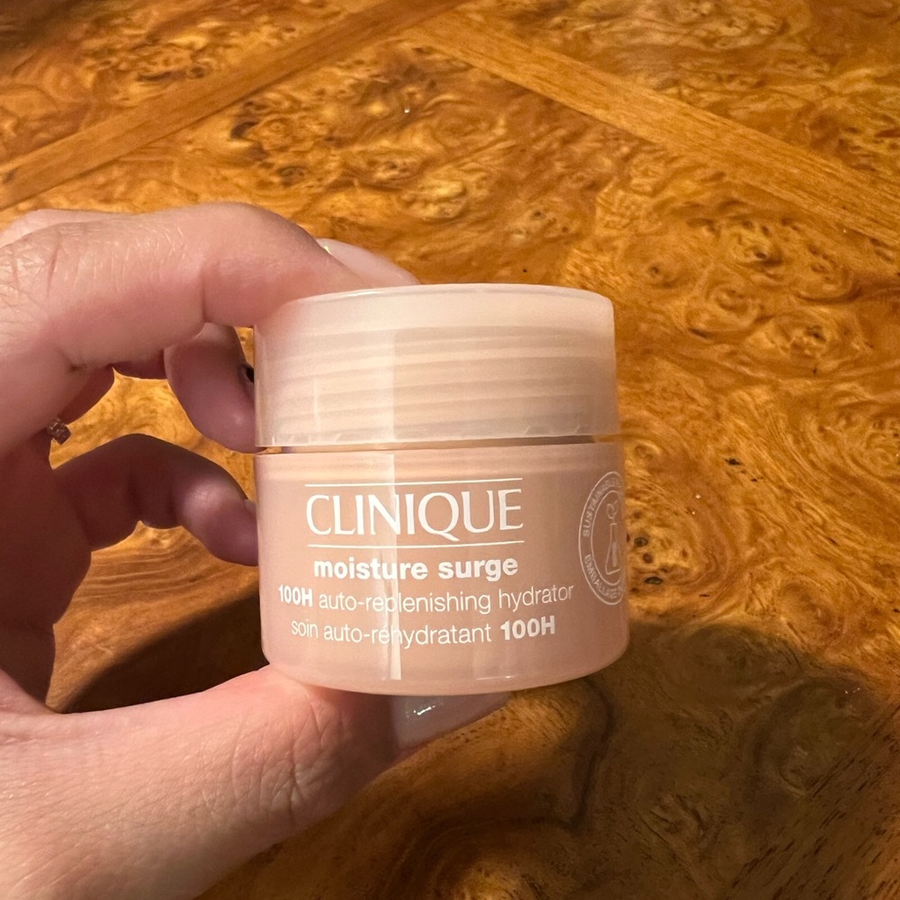 Clinique Moisture Surge